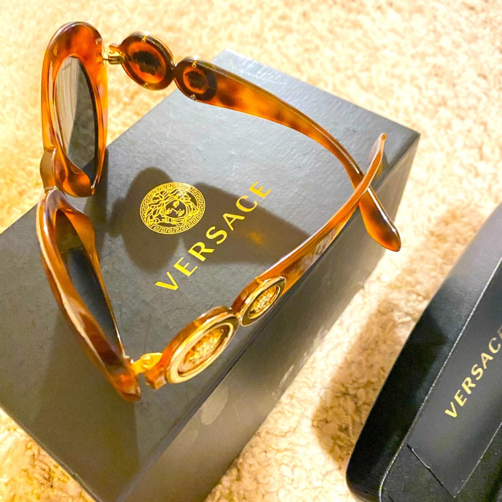 10/10 Authentic Versace Gladiator Sunshades